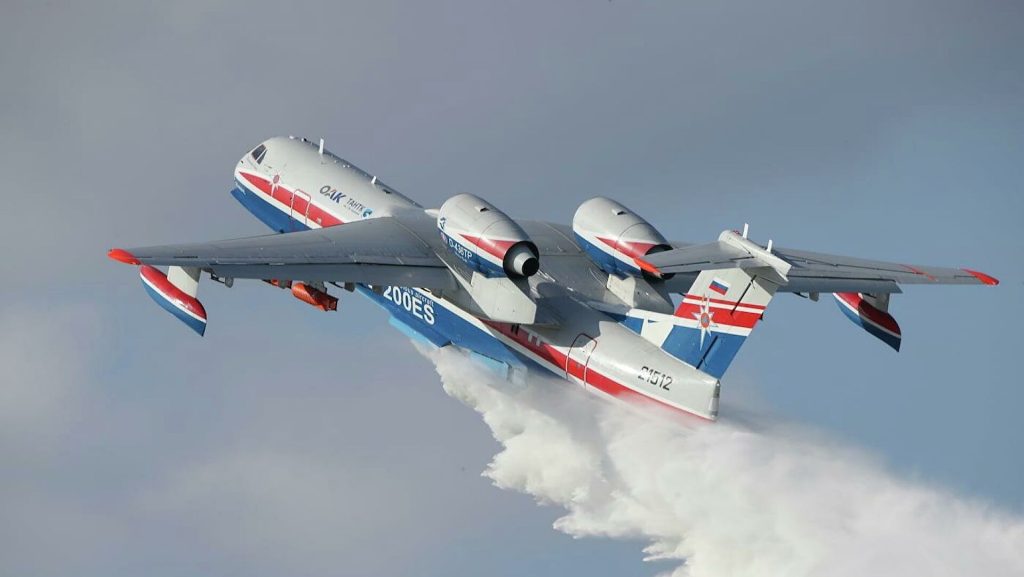 Το ρωσικό αμφίβιο «θηρίο» Beriev-200 της Rostec έφτασε στην Ελλάδα – Θα χρησιμοποιηθεί από την Πυροσβεστική!