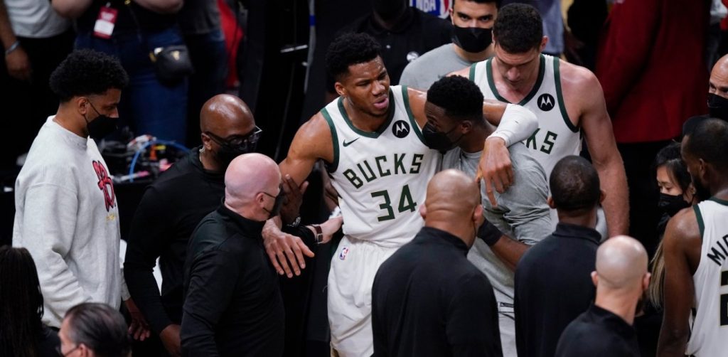 Γ.Αντετοκούνμπο: Η πρώτη ανάρτησή του μετά τον τραυματισμό του – Σύνθημα νίκης προς τους οπαδούς