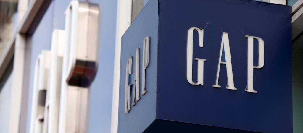 Σε δύσκολη οικονομική κατάσταση η GAP – Κλείνει 81 καταστήματα σε Ηνωμένο Βασίλειο και Ιρλανδία