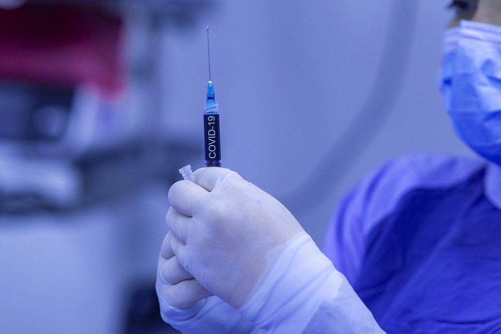 Έρχεται η 3η δόση: Η Βρετανία θα εμβολιάσει ξανά τους ευπαθείς τον Σεπτέμβριο