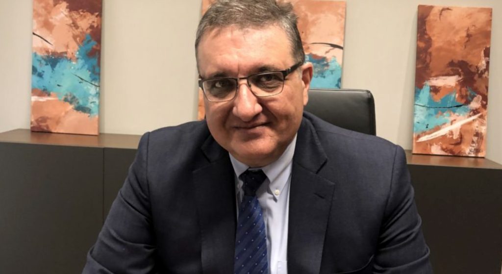Α.Εξαδάκτυλος: «Οι φαρμακοβιομηχανίες θα χρειαστούν 100 μέρες αν εμφανιστεί μετάλλαξη που δεν καλύπτουν τα εμβόλια»