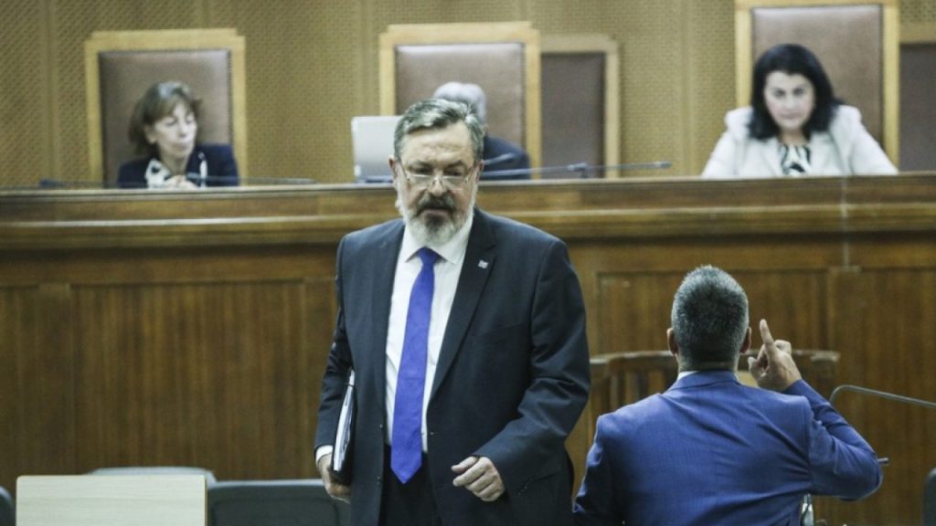 Ενώπιον του εισαγγελέα η 52χρονη που έκρυβε τον Χρήστο Παππά – Κατηγορείται για υπόθαλψη εγκληματία