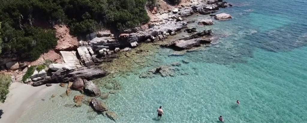 Λιανή Άμμος Ευβοίας: Η φυσική πισίνα του Αιγαίου μια ανάσα από την Αθήνα (βίντεο)