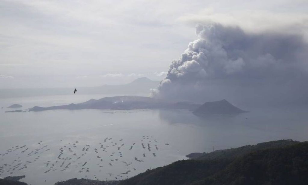 Ηφαίστειο στις Φιλιππίνες εκλύει τοξικό αέριο κοντά στη Μανίλα