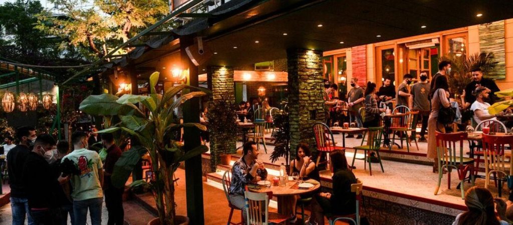 Πρώτο Σαββατοκύριακο «ελευθερίας» για εστιατόρια και μπαρ – Πως θα λειτουργήσουν