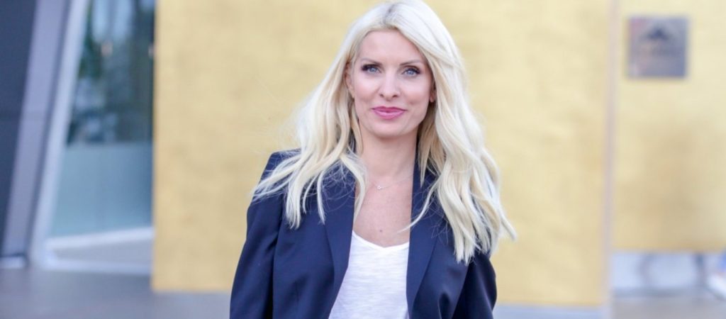 Η Ε.Μενεγάκη ποζάρει με μαγιό και «ρίχνει» το Instagram (φώτο)