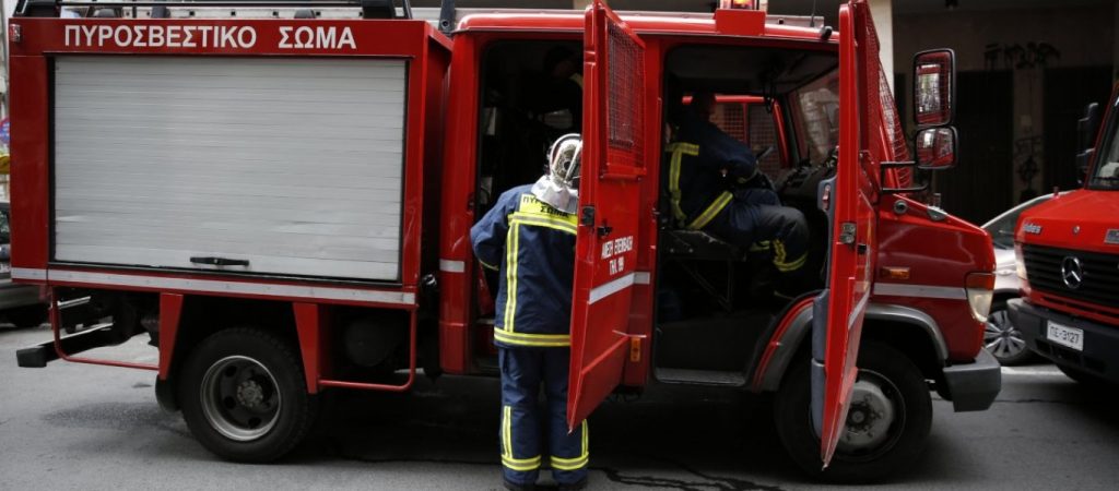 Μαγνησία: Μποτιλιάρισμα χιλιομέτρων στις Μικροθήβες – Όχημα «τυλίχθηκε» στις φλόγες (φώτο)