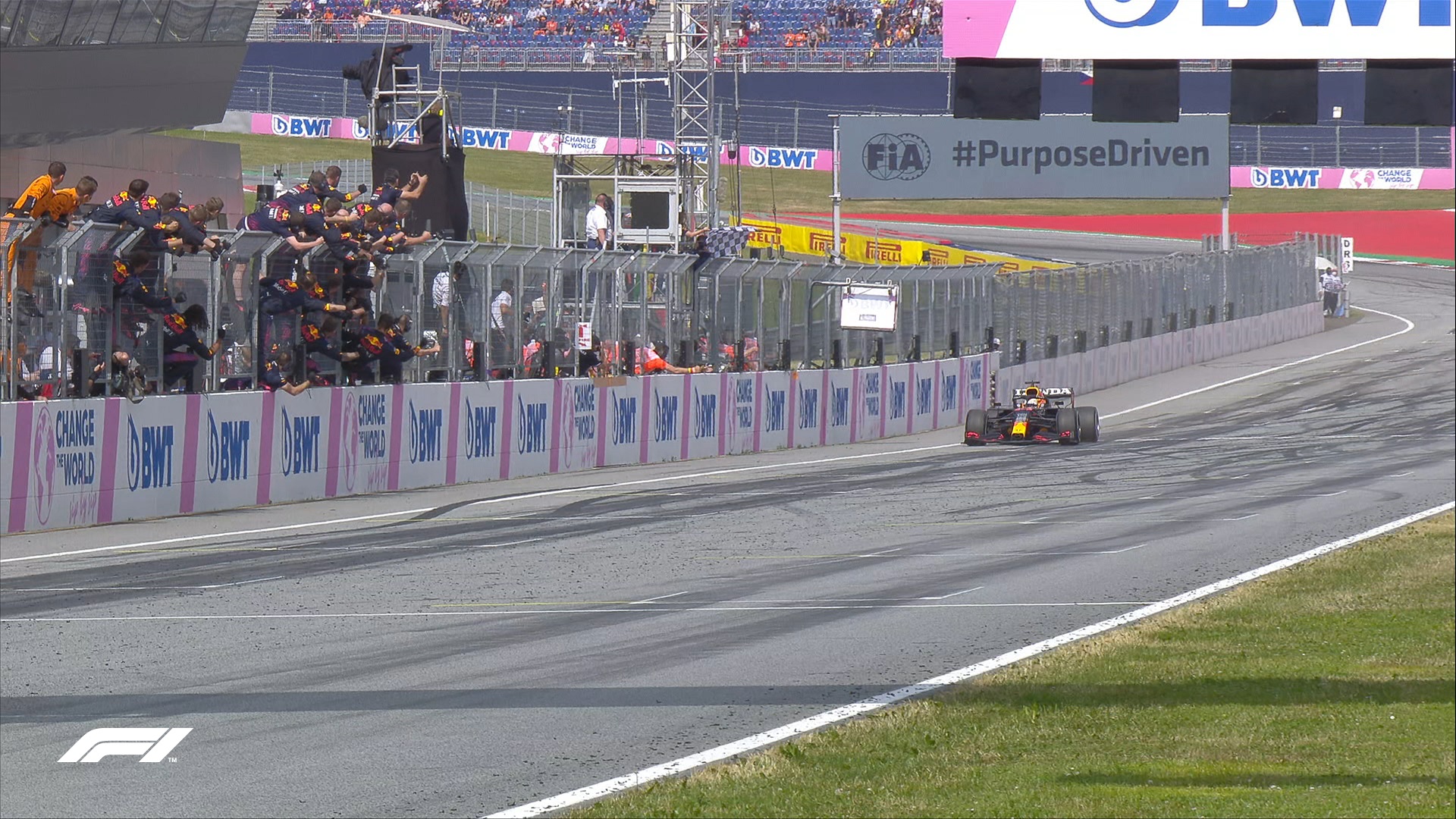 Formula 1: «Ταύρος» ο Μ.Φερστάπεν – Δεύτερη σερί νίκη στην Αυστρία και φουλ για τίτλο (φώτο)