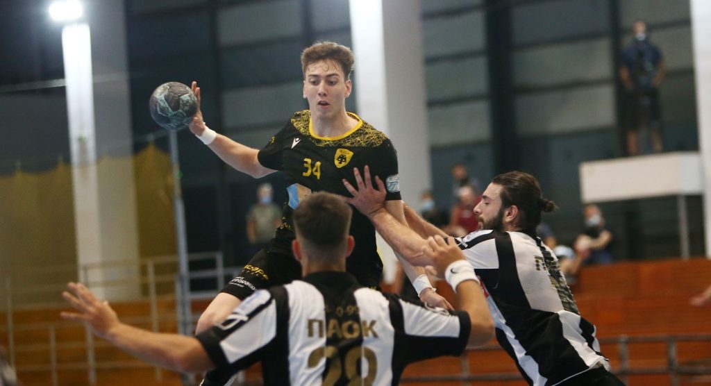 Χάντμπολ: Η ΑΕΚ κέρδισε (36-27) τον ΠΑΟΚ στον τελικό και έκανε το 1-0