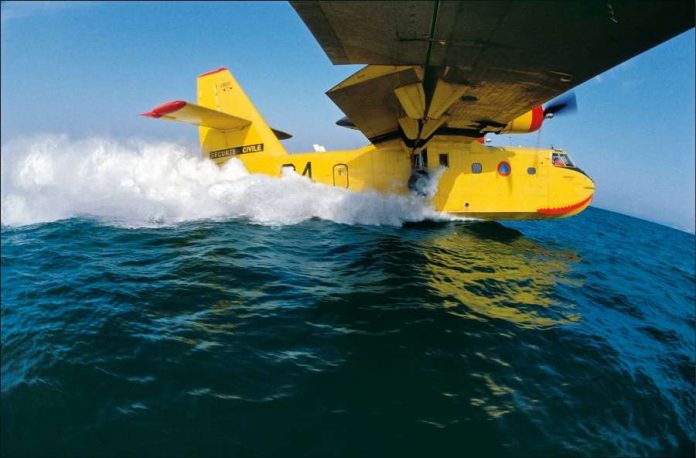 Στην Κύπρο δύο CL-415 για τη μεγάλη πυρκαγιά