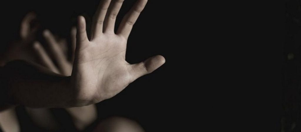 Το ΣτΕ απέλυσε οριστικά τον παιδόφιλο που εκβίαζε 13χρόνη να του στέλνει βίντεο με γυμνές πόζες