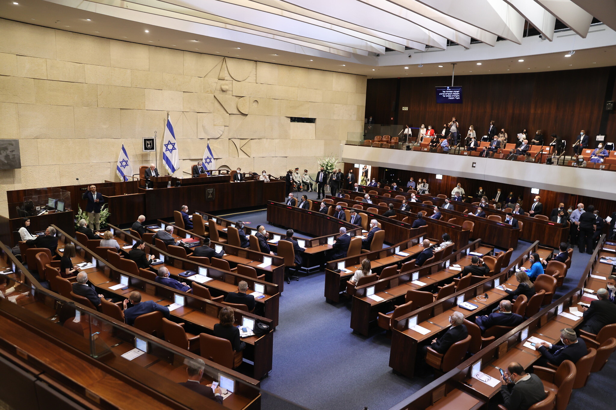 Ισραήλ: Ακόμη δεν ανέλαβε καλά-καλά η κυβέρνηση συνασπισμού και άρχισαν το προβλήματα