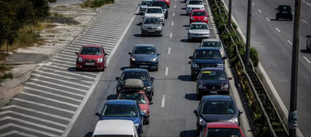 Η Τροχαία κατέγραψε την Κυριακή πάνω από 220 παραβάσεις για κίνηση στη ΛΕΑ