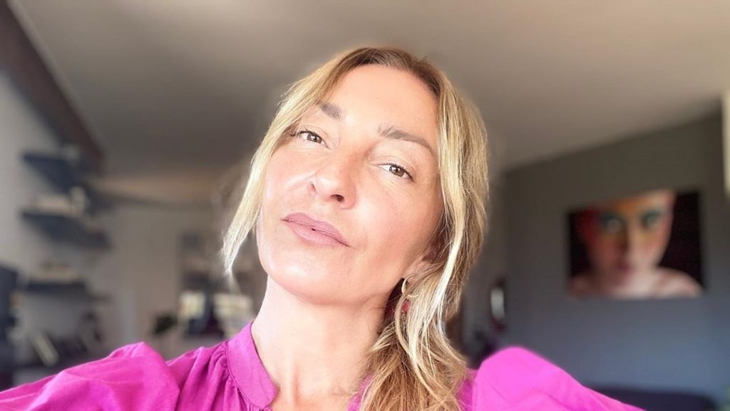 Μην συναναστρέφεστε την Ρούλα Ρέβη όσοι είσαστε ανεμβολίαστοι: Δεν σας θέλει