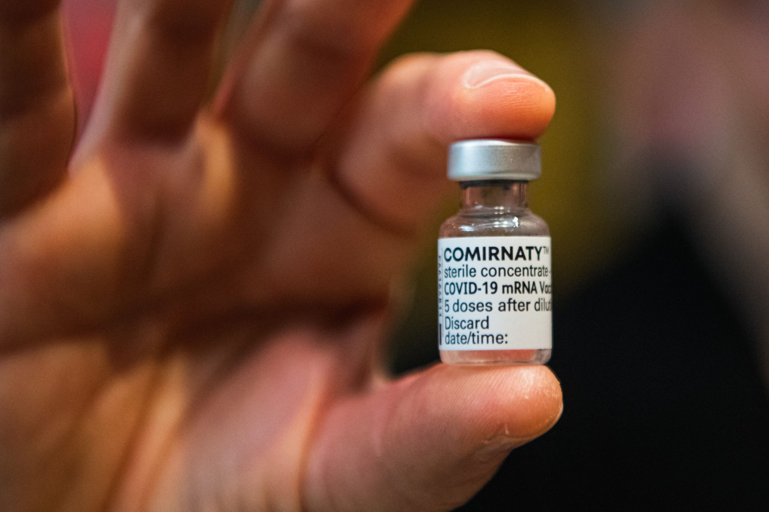 Γιατί η Pfizer, η AstraZeneca και η Moderna αλλάζουν τα ονόματα των εμβολίων τους; – Σε τι αποσκοπούν;