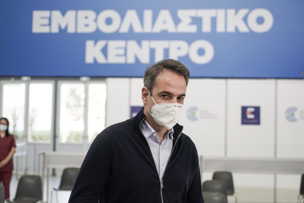 Τα νούμερα που εκθέτουν την κυβέρνηση: Άφησε απροστάτευτους τους ευάλωτους και πιέζει… τους νέους για εμβολιασμό