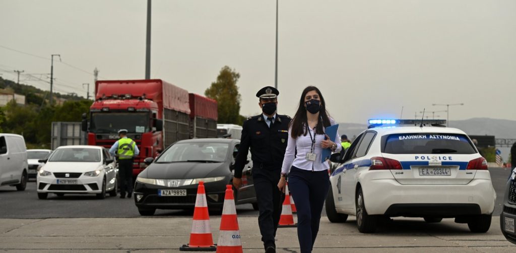 Επιστρέφει το lockdown: Πιθανή η απαγόρευση μετακινήσεων από νομό σε νομό για τους μη εμβολιασμένους – Μόνο με τεστ