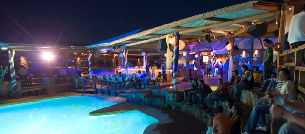 Μύκονος: Οργή των επιχειρηματιών εστίασης κατά κυβέρνησης Μητσοτάκη – «Διαγράφετε τον τουρισμό και μας κόβετε τα πόδια»