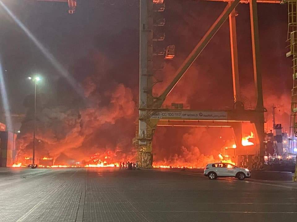 ΗΑΕ: Τεράστια έκρηξη στο λιμάνι Τζεμπέλ Αλί στο Ντουμπάι (βίντεο)