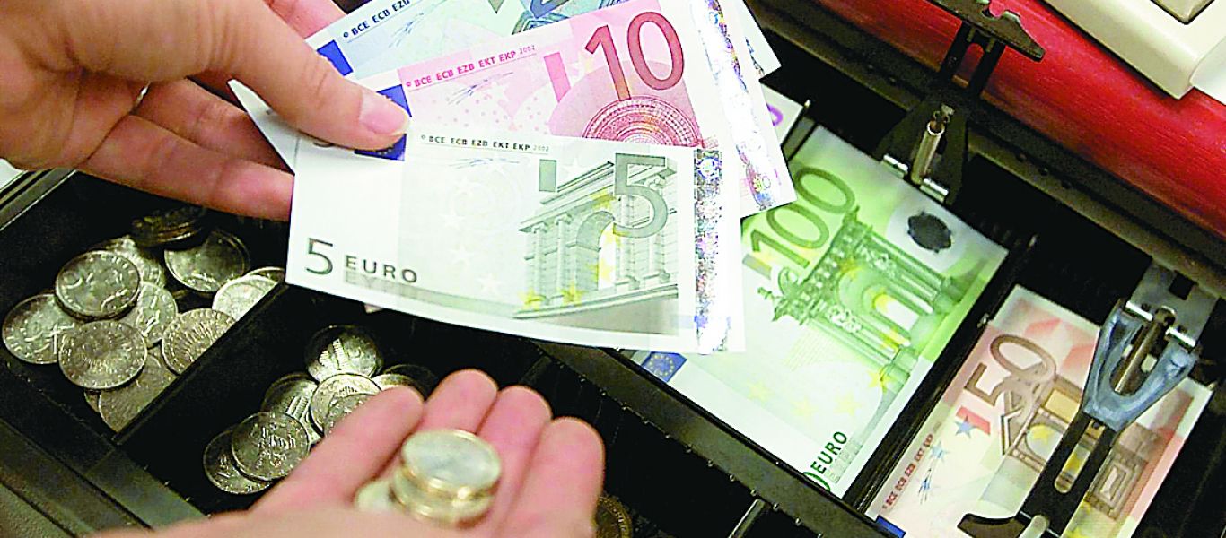 Σύγχρονοι σκλάβοι οι Έλληνες: Δουλεύουμε τις μισές ημέρες του χρόνου για να πληρώνουμε φόρους και εισφορές