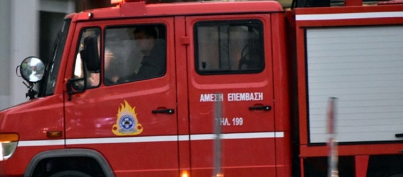 Θεσσαλονίκη: Φωτιά σε διατηρητέο κτίριο στον Λαγκαδά (Βίντεο)