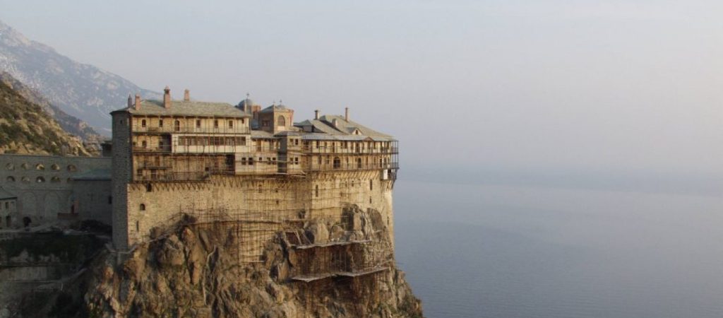 Διασωληνώθηκε 49χρονος μοναχός από το Άγιο Όρος