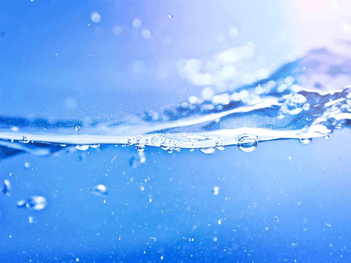 Θαλασσινό νερό: Τα πέντε «μαγικά» οφέλη του για την υγεία μας