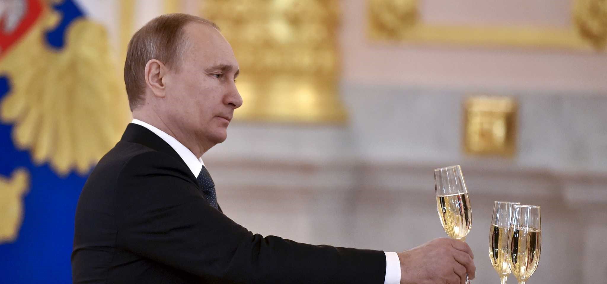 Μαίνεται ο «πόλεμος» της σαμπάνιας μεταξύ Γαλλίας και Ρωσίας: «Θα συνεχιστούν οι διαπραγματεύσεις»