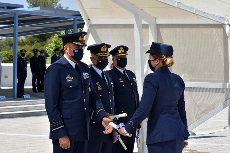 Ιπτάμενες ανθυποσμηναγοί στα κόκπιτ των μαχητικών