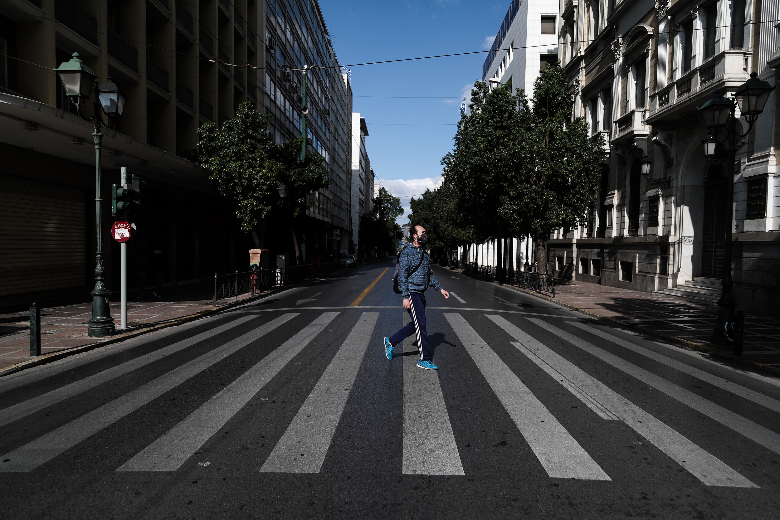 Εκτός ελέγχου οι… «ειδικοί»: «Μην φοβάστε ένα νέο lockdown τον Οκτώβριο – Θα μας βοηθήσει»! (βίντεο)