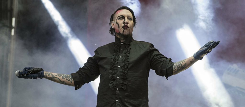 Παραδόθηκε στις αρχές ο Marilyn Manson – Εκκρεμούσε εις βάρος του ένταλμα σύλληψης