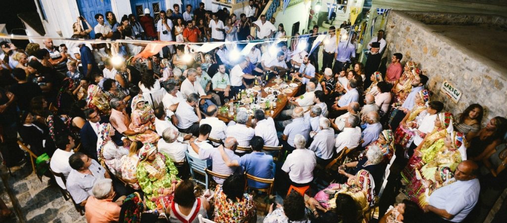 Λατρεύεις τα πανηγύρια; – Σε αυτά τα 22 ελληνικά νησιά επιτρέπονται κανονικά