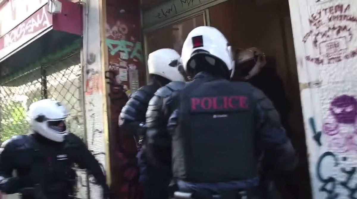 Η Αστυνομία ετοιμάζεται να «εισβάλει» και στα σπίτια – Διασκέδαση καθισμένοι και λίγοι, λίγοι! (βίντεο)