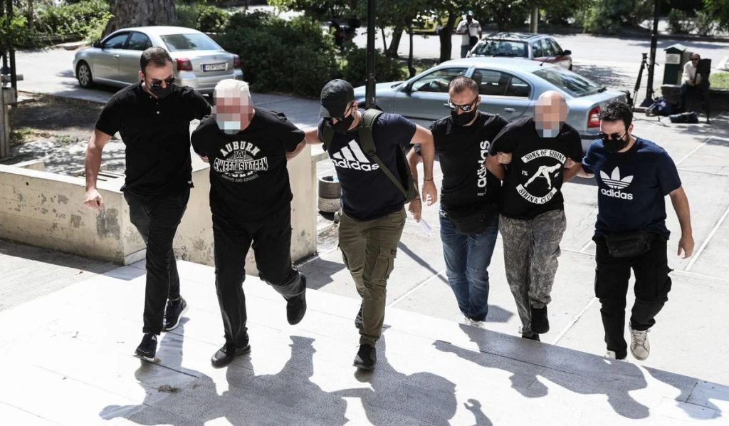 Ηλιούπολη: Στον εισαγγελέα ο αστυνομικός που εξέδιδε την 18χρονη – Μαζί και ο πατέρας της