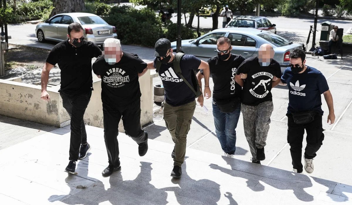 Ηλιούπολη: Στον εισαγγελέα ο αστυνομικός που εξέδιδε την 18χρονη – Μαζί και ο πατέρας της