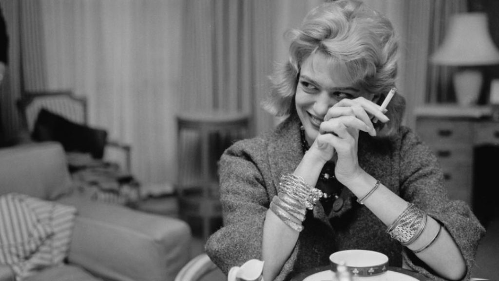 Σπάνια φωτογραφία από το 1978: Όταν η Μελίνα Μερκούρη συνάντησε τον Ντέιβιντ Μπόουι στις Κάννες (φωτο)