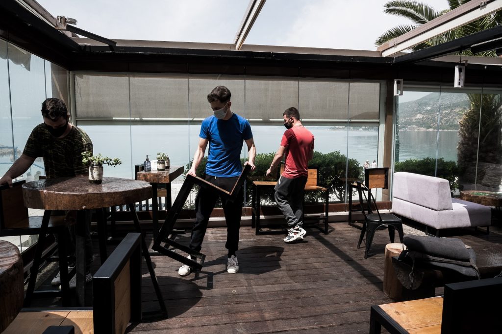 Εστίαση: Οριστικά μόνο για εμβολιασμένους οι εσωτερικοί χώροι – Σήμερα οι ανακοινώσεις