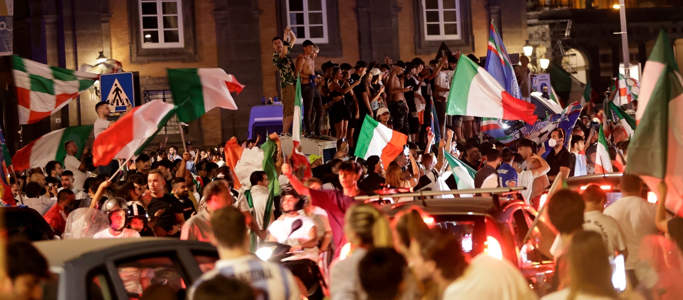 Euro 2020: Στήθηκε ξέφρενο πάρτι σε όλη την Ιταλία μετά τον τελικό (βίντεο)