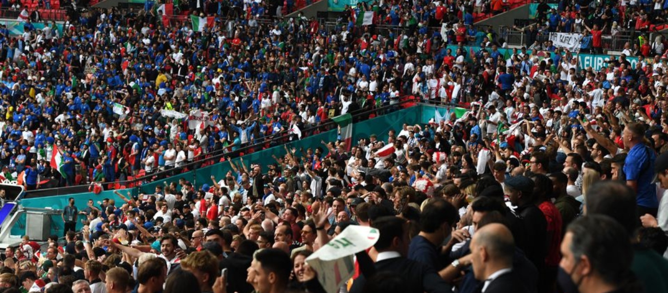 Δεν άρεσαν στον ΠΟΥ οι εικόνες κανονικότητας: «Λάθος οι 60.000 θεατές στον τελικό»