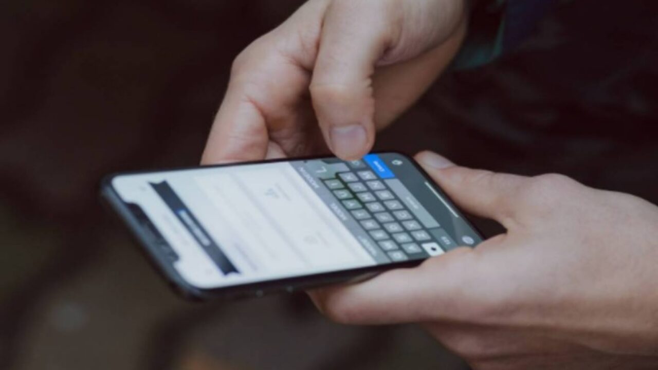 Βόλος: 30χρονος φροντιστής ακαδημίας έστελνε γυμνές φωτογραφίες σε ανήλικους ποδοσφαιριστές