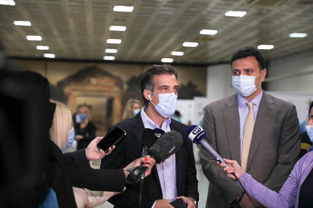 «Κρουματολογία» με εμβολιασμένο το 50% του πληθυσμού: «3.000 νέα κρούσματα σήμερα» λέει ο Π.Αρκουμανέας