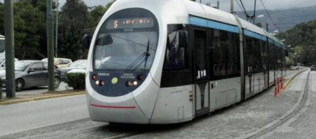 Γλυφάδα: 16χρονος έπεσε θύμα ληστείας από δύο ανήλικους στο τραμ – Έβγαλαν μαχαίρι!