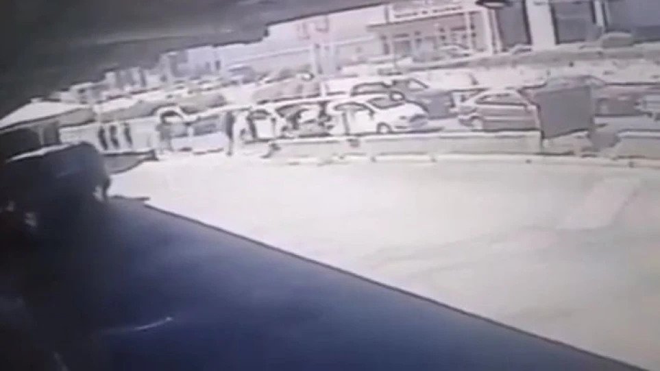 Μάστιγα οι συμμορίες ανήλικων αλλοδαπών: Βίντεο από την επίθεση σε 14χρονο Έλληνα στον Άλιμο