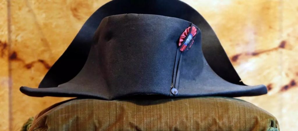 Πωλείται σε δημοπρασία ένα από τα χαρακτηριστικά καπέλα του Ναπολέοντα