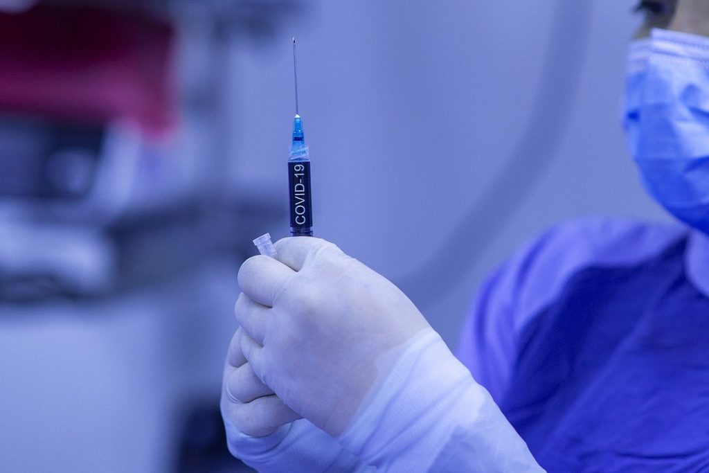 Ουκρανία: Πέταξε πάνω από 9.000 δόσεις του εμβολίου της Pfizer