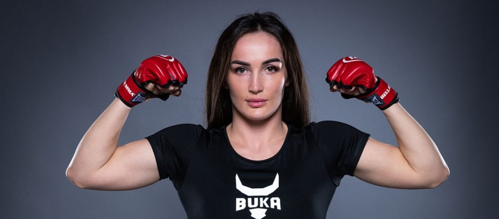 MMA: Σέξι Ρωσίδα αθλήτρια ζήτησε να γδυθεί για να ζυγιστεί πριν τον αγώνα της (βίντεο)