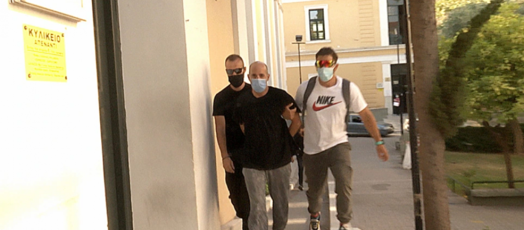 Ηλιούπολη: «Έκανα τον βλάκα» λέει ο πατέρας της 19χρονης