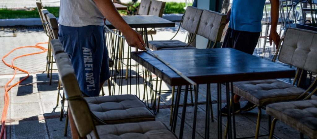 Νέα μέτρα στην εστίαση: Με την επίδειξη διπλώματος η ταυτοπροσωπία