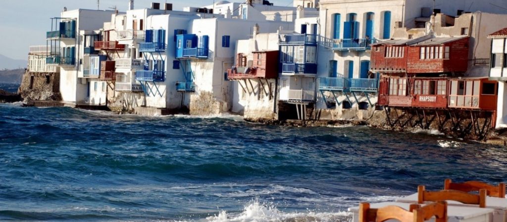 Απεγνωσμένος Ιταλός τουρίστας με κορωνοϊό περιφέρεται στη Μύκονο ψάχνοντας που να μείνει! (βίντεο)