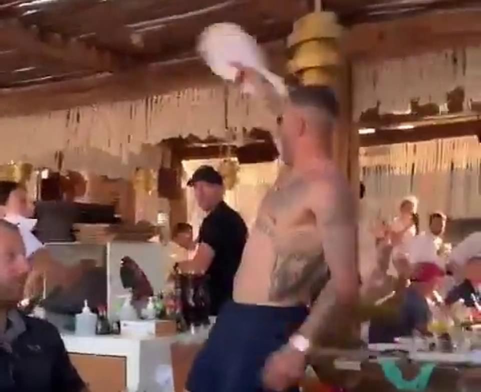 Πριν το lockdown: Η μισή Εθνική Αγγλίας ξεφάντωσε στη Μύκονο